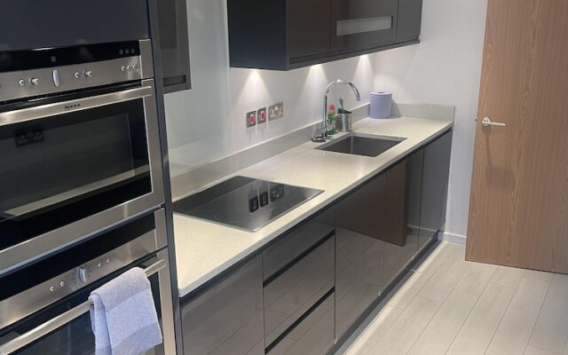 Impeccable 2 Bed 2 Bath Penthouse
