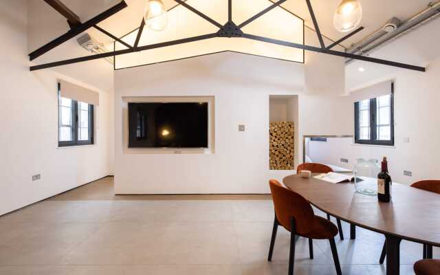 Contemporary One Bedroom Apartment - Borough