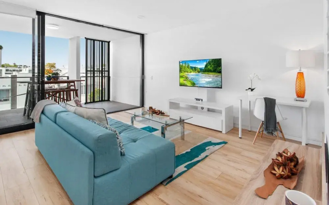 Spacious 2-bed Unit With Balcony Next to The Gabba