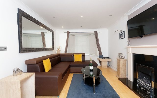 Leeds Townhouse Apartments 7 Beds in 4 Bedrooms