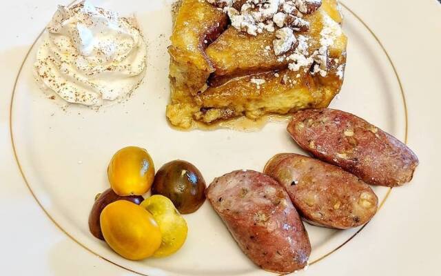 The Richard Johnston Inn & 1890 Caroline House