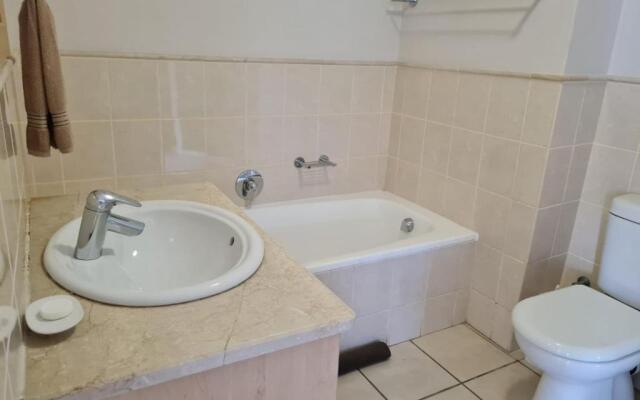 Point Village Accommodation - Santos 11
