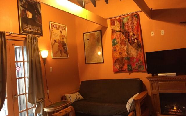 1870 Banana Courtyard French Quarter B&B