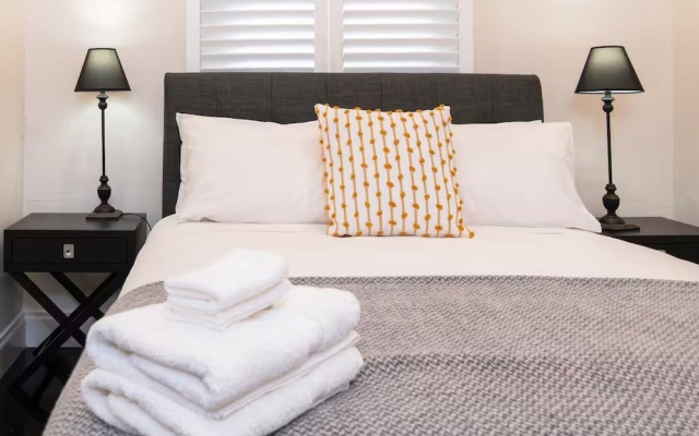 Lovely & Spacious 2-BR home in Norwood