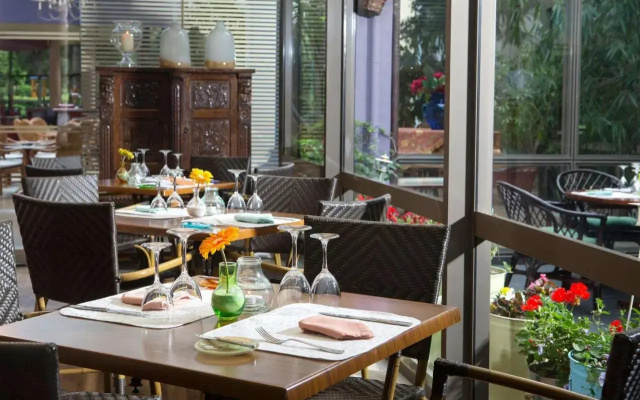 Dionysos Hotel