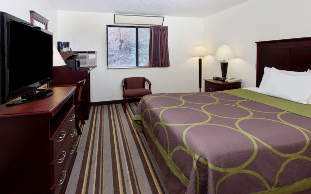 Super 8 By Wyndham Tuscaloosa