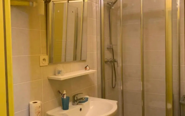 Bright Equipped Studio At 350 M From The Beach