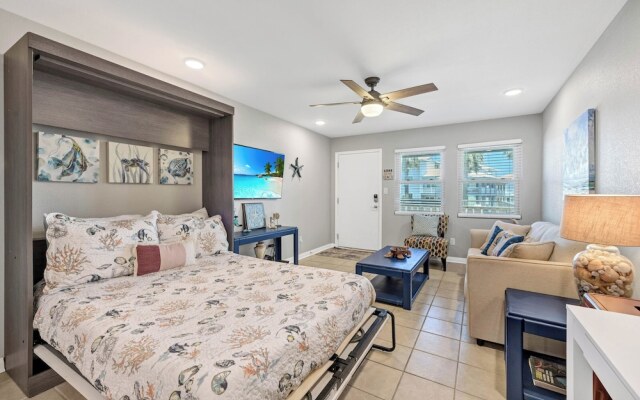 Bb892#104-cristy's Crab Shack