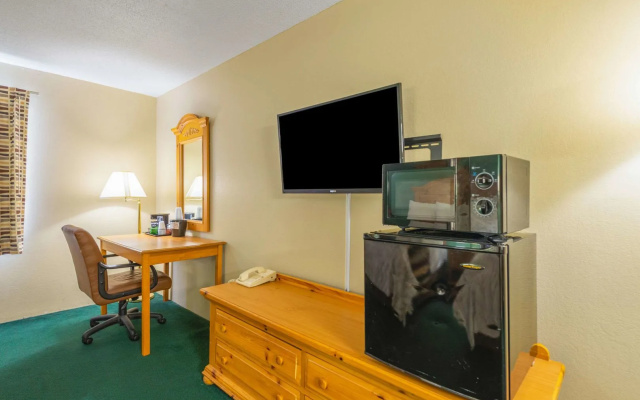 Royal Inn & Suites