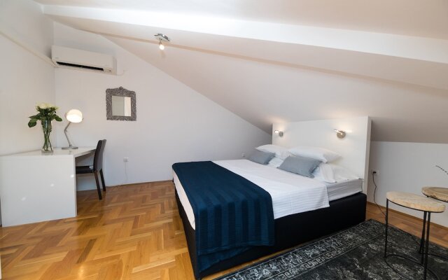 House Villa Jely