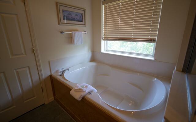 Ramada by Wyndham Branson Yacht Club