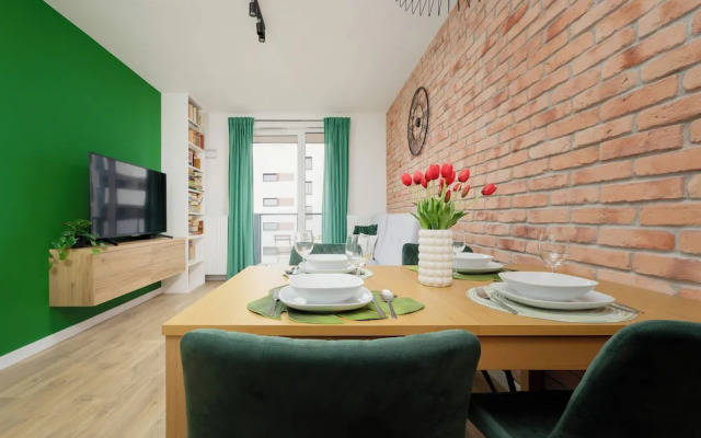 Green Apartment with Parking by Renters
