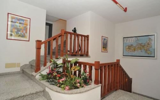 Hotel Crystal & Residence