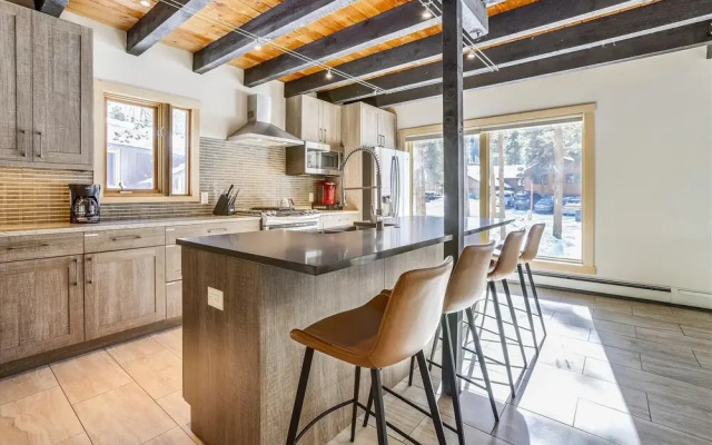 Red Feather 5 Bedroom Home by Redawning