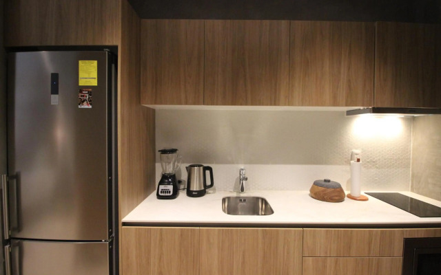 Prime Location Chic Studio in Art Walk Community