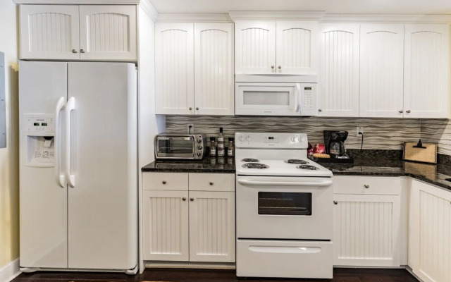 Harbourside Marker 33