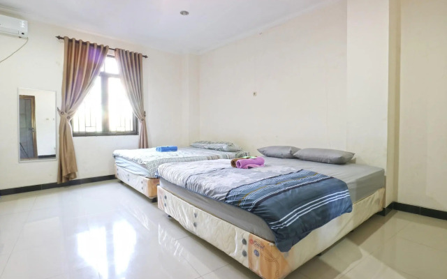 Saloka Guest House by ZUZU