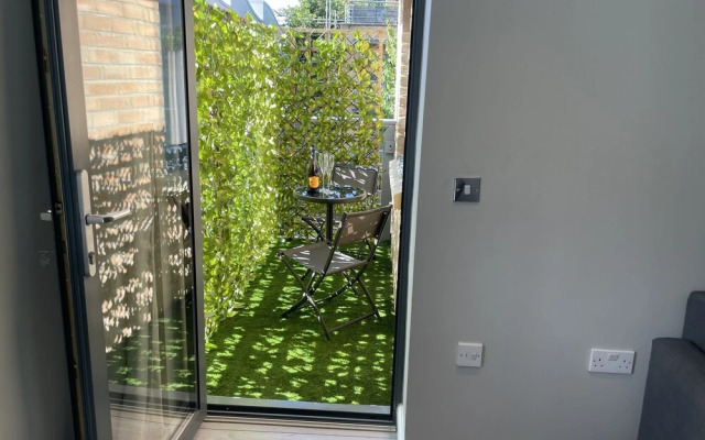 The Wesley Luxury City Apartment
