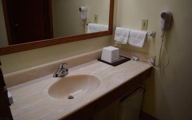 AmeriVu Inn and Suites - St. Croix Falls