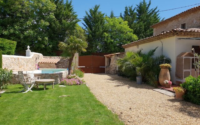 Quaint Holiday Home in Lorgues with Pool