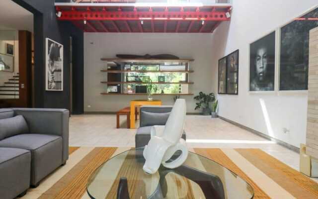 w Luxury 3BR House With Terrace in Miraflores