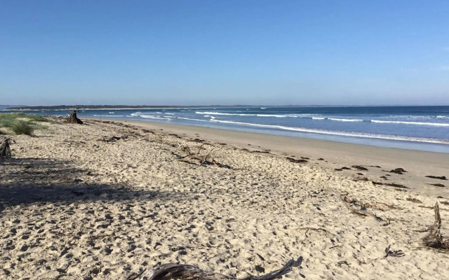 COASTAL VILLA ON BEACHCOMBER NETFLIX Surf Side