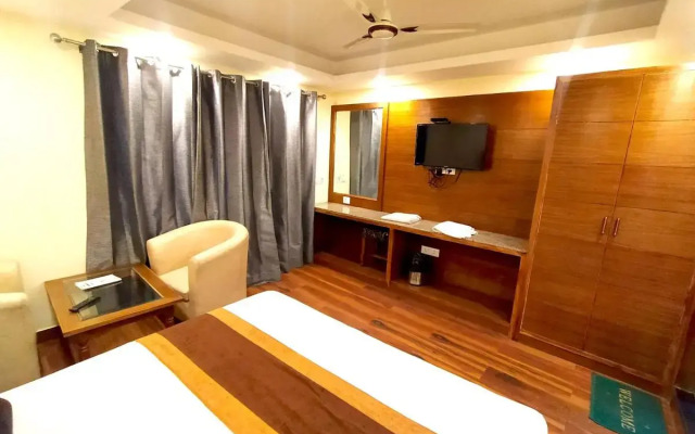 Hotel Samrat | On Mall Road with complimentary Parking