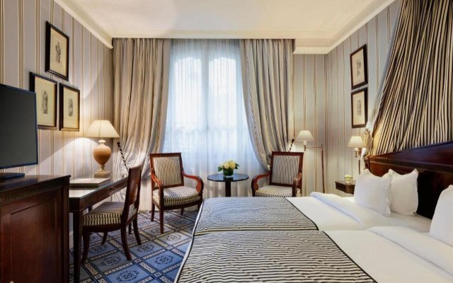 Le Dokhan’s Paris Arc de Triomphe, a Tribute Portfolio Hotel