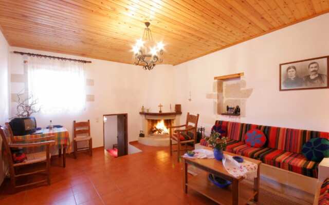 Fenareti Village House