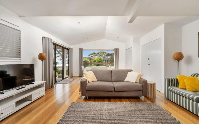 Mara at Hyams 4pm Check Out Sundays