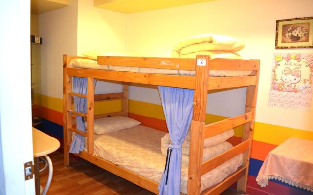 Holo Hostel