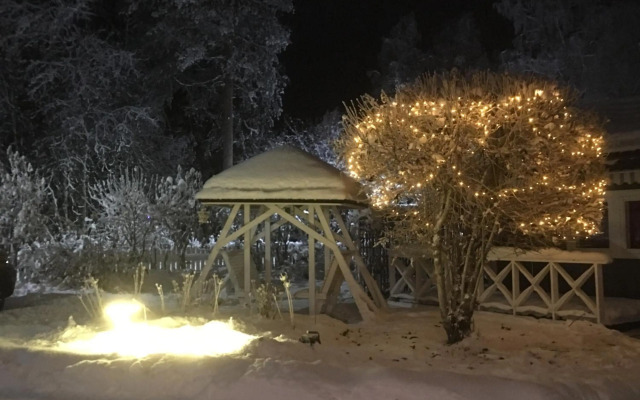 Tilava talo lähellä keskustaa