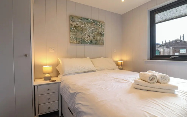 6 Pinewood Retreat