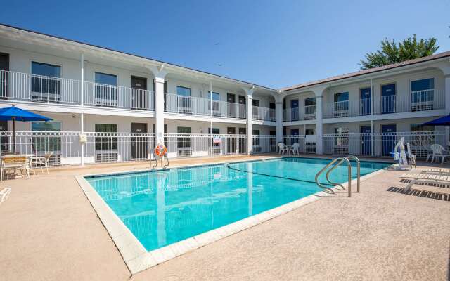 Motel 6 Bryan, TX - University Area