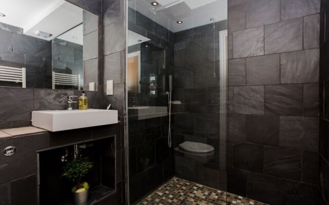 2 Bedroom Flat near Canary Wharf Sleeps 4