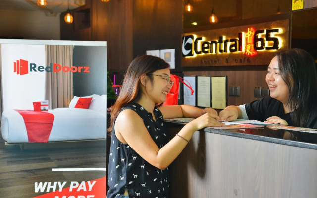 Central 65 Hostel & Cafe
