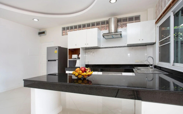 Holiday Bliss 3BR Pool Villa Lancelot 2