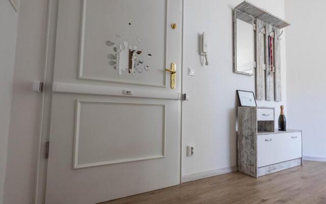 Parkside City Apartments No16
