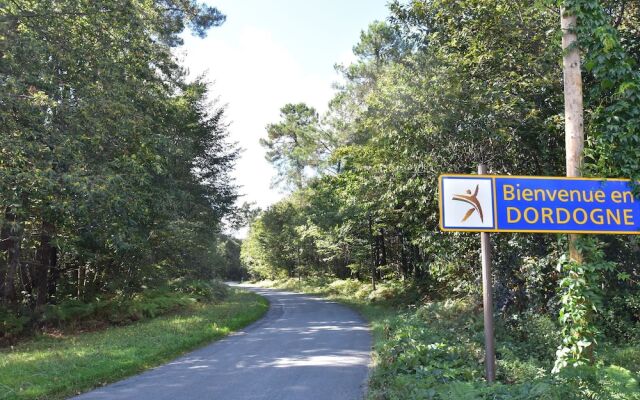 Cozy Holiday Home in Florimont-Gaumier with Private Pool