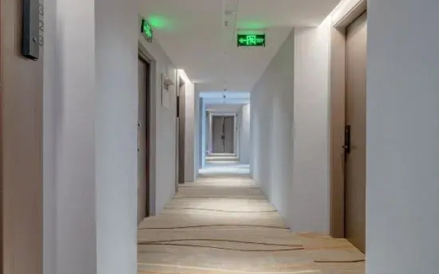 Rezen Brook Hotel