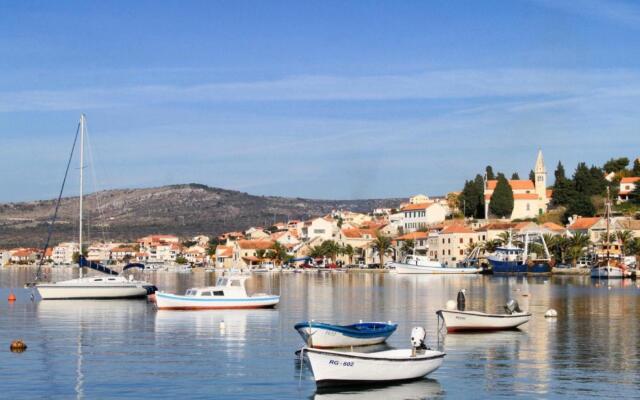 Lias 2 - With Restaurant - A12