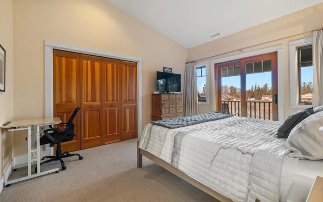 The Three Sisters Walk to Downtown Sisters