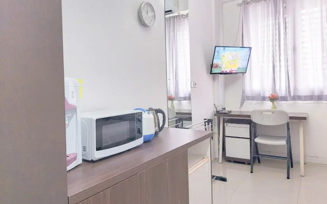 Good Deal And Cozy Studio At Kubikahomy Apartment