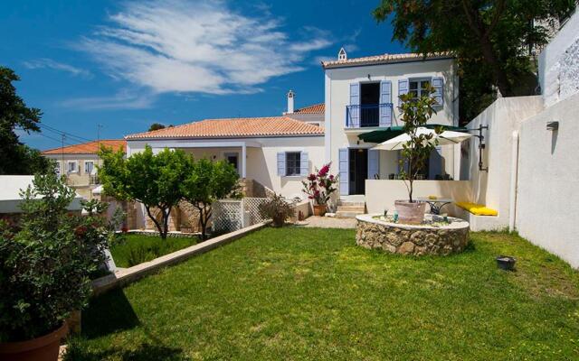 VILLA AELIA in Spetses - charm & convenience, 2min beach