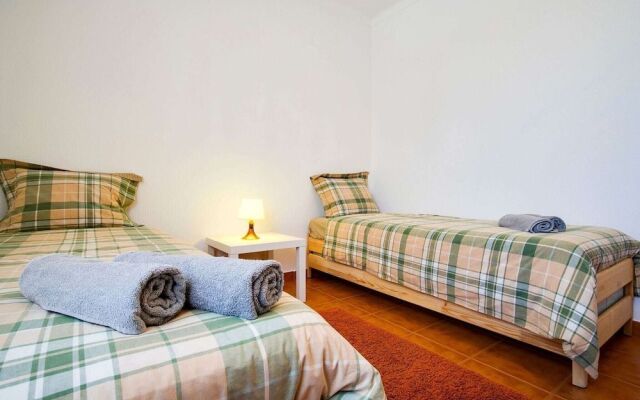 Soothing Holiday Home in Ferrel near Baleal Island