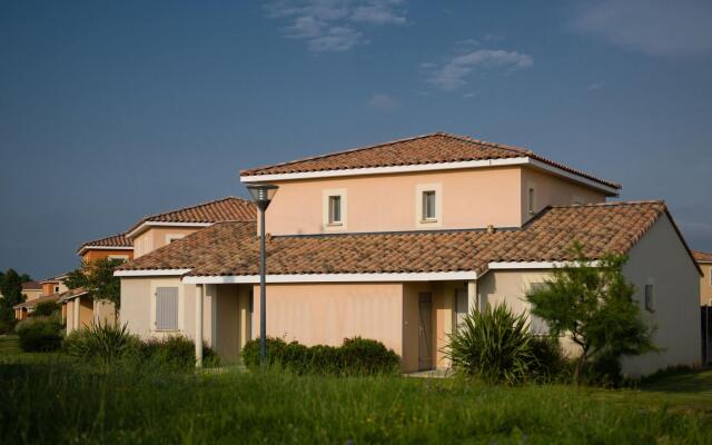 Semi-detached Home in Mediterranean Style, With Nice AC