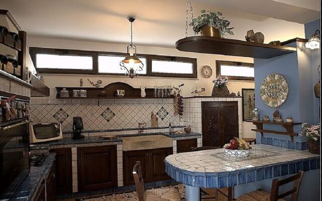 Villa Egadi con Piscina e Campo da Tennis