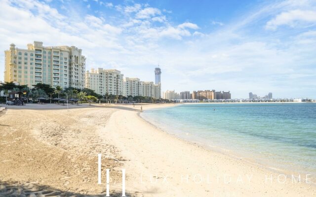 Azure Residence by LUX Holiday Home