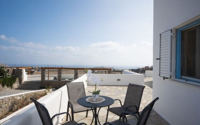 Mykonos Stylish Ivory Apt w Shared Pool