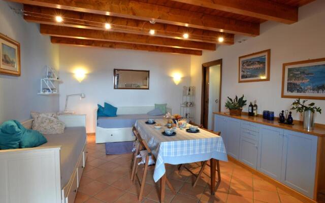 Il Laghello Wood House